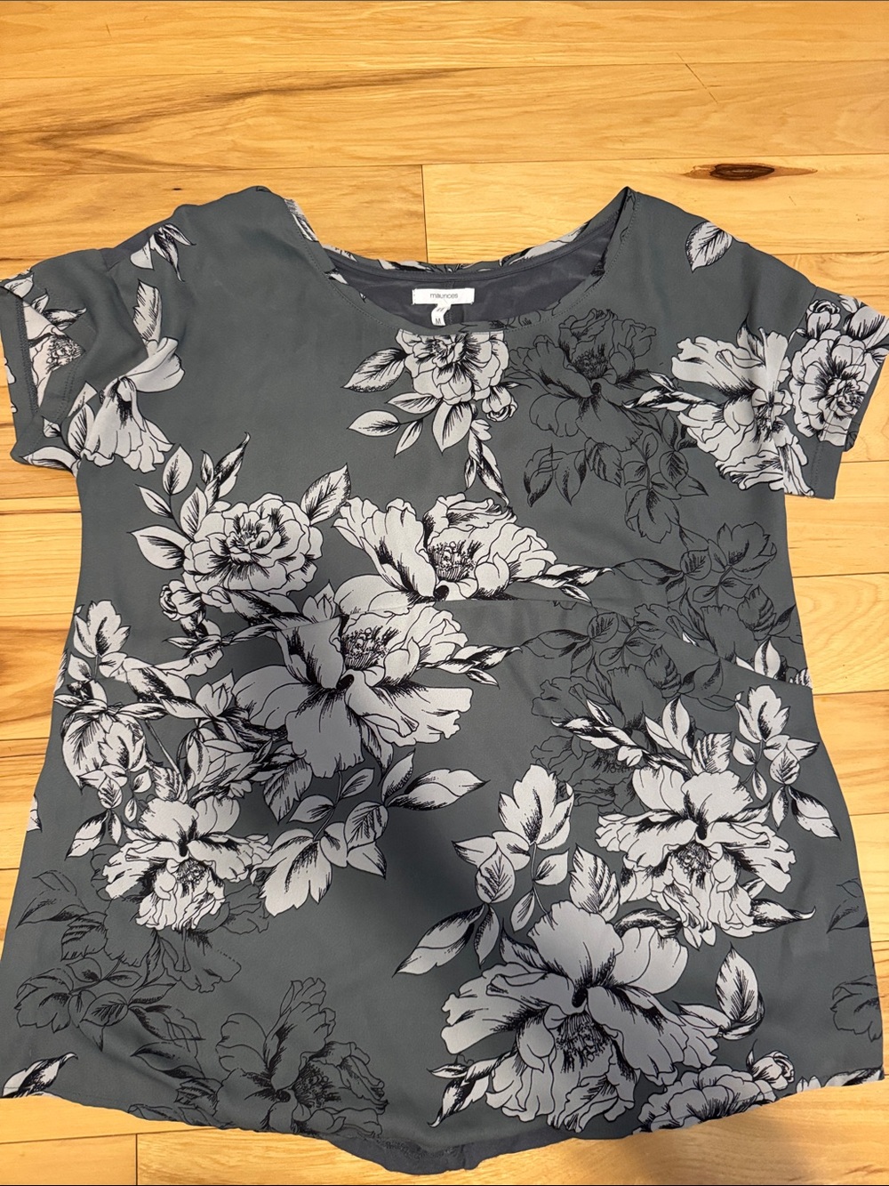 Maurices Gray Floral Short Sleeve Tee